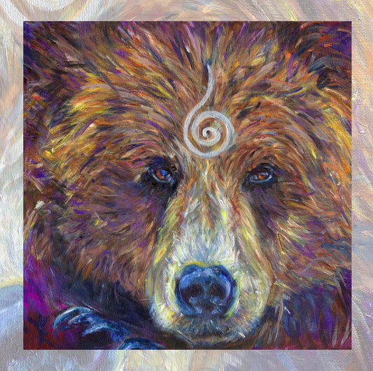 The head of a bear looking directly at the viewer. A pale-coloured spiral is coiled at their forehead, opening upwards. Their fur is a mixture of reds, golds and browns, with a pale snout.